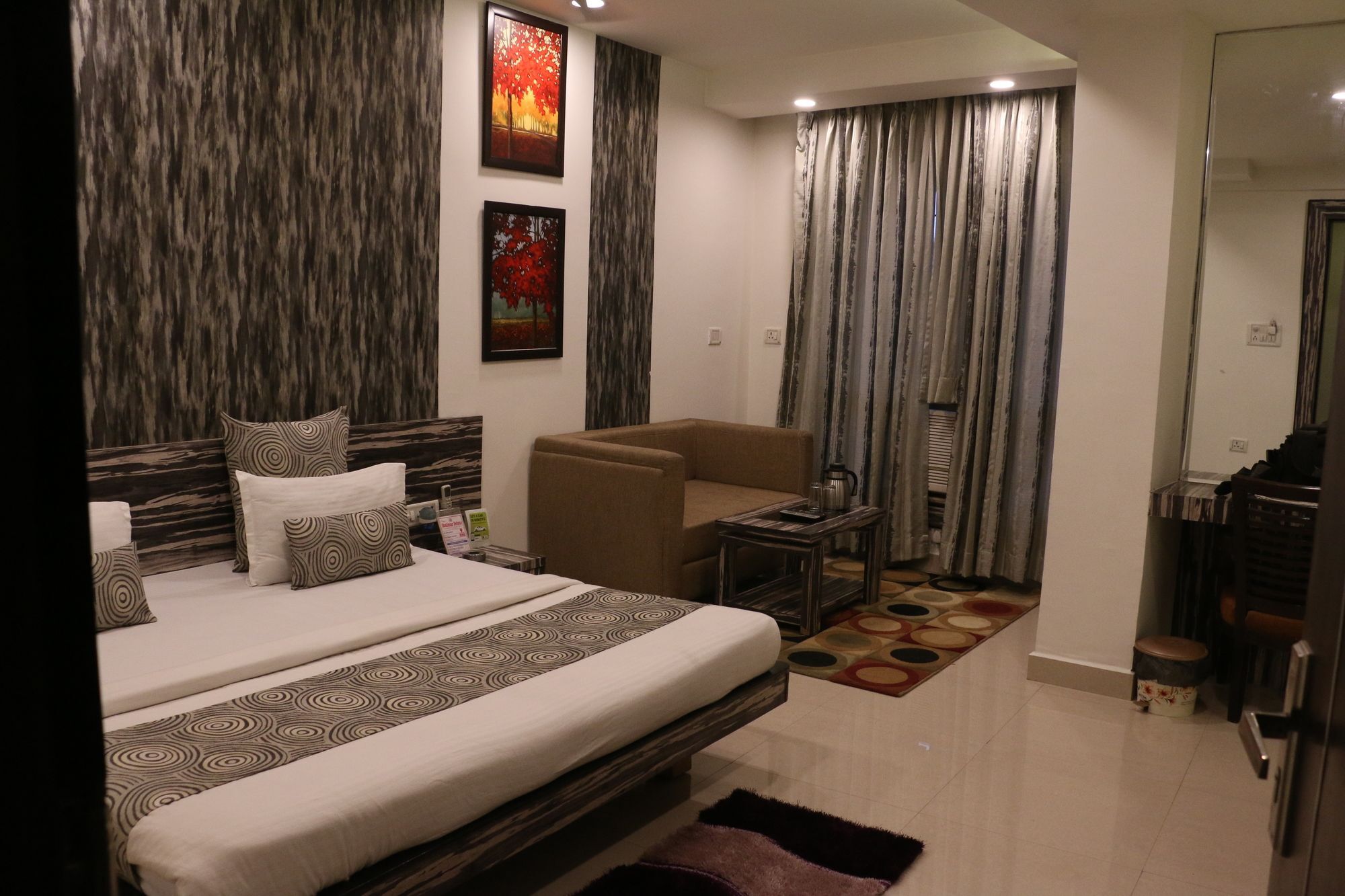 Hotel Shalimar Deluxe Bhopal Exterior photo
