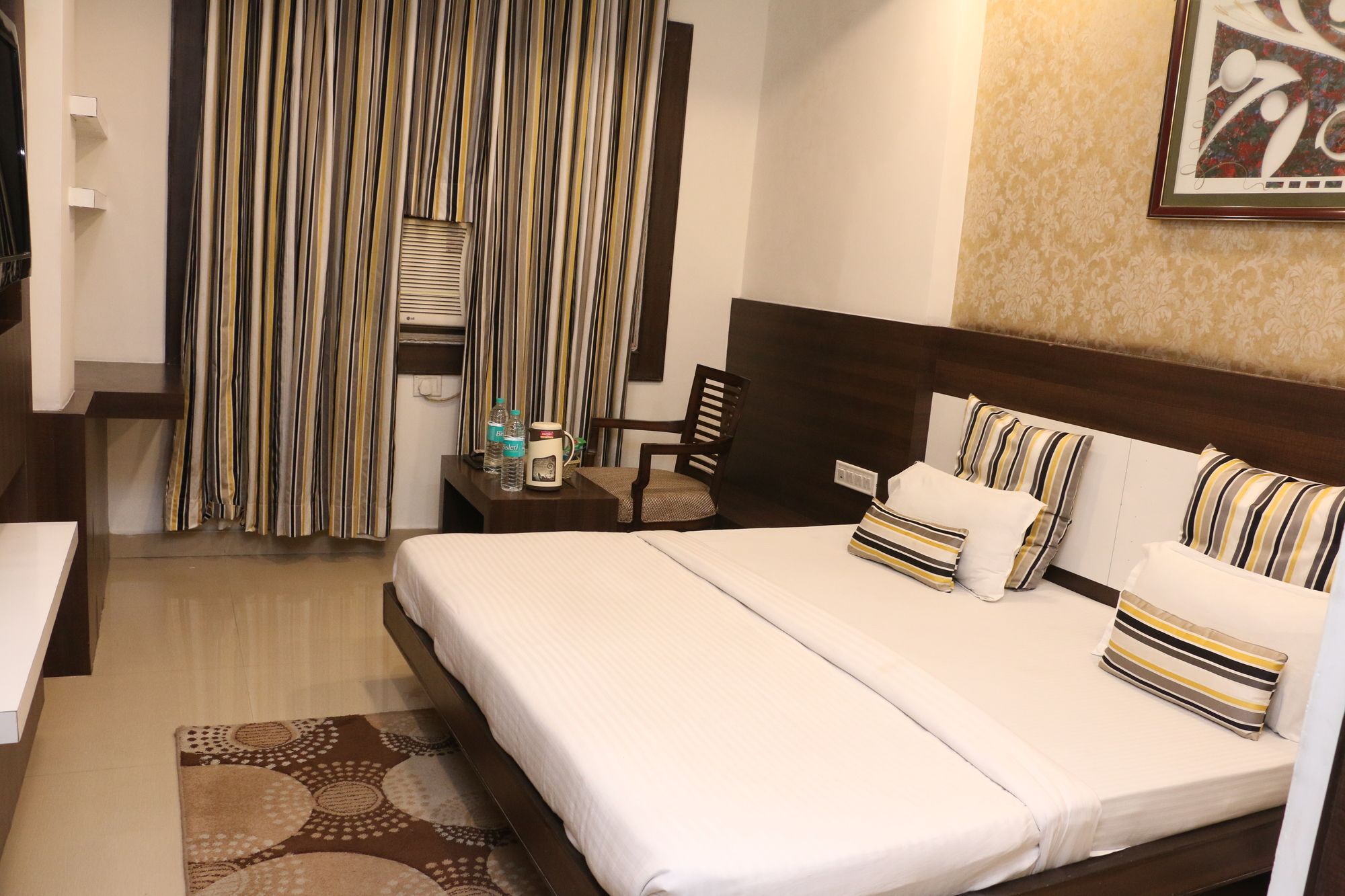 Hotel Shalimar Deluxe Bhopal Exterior photo