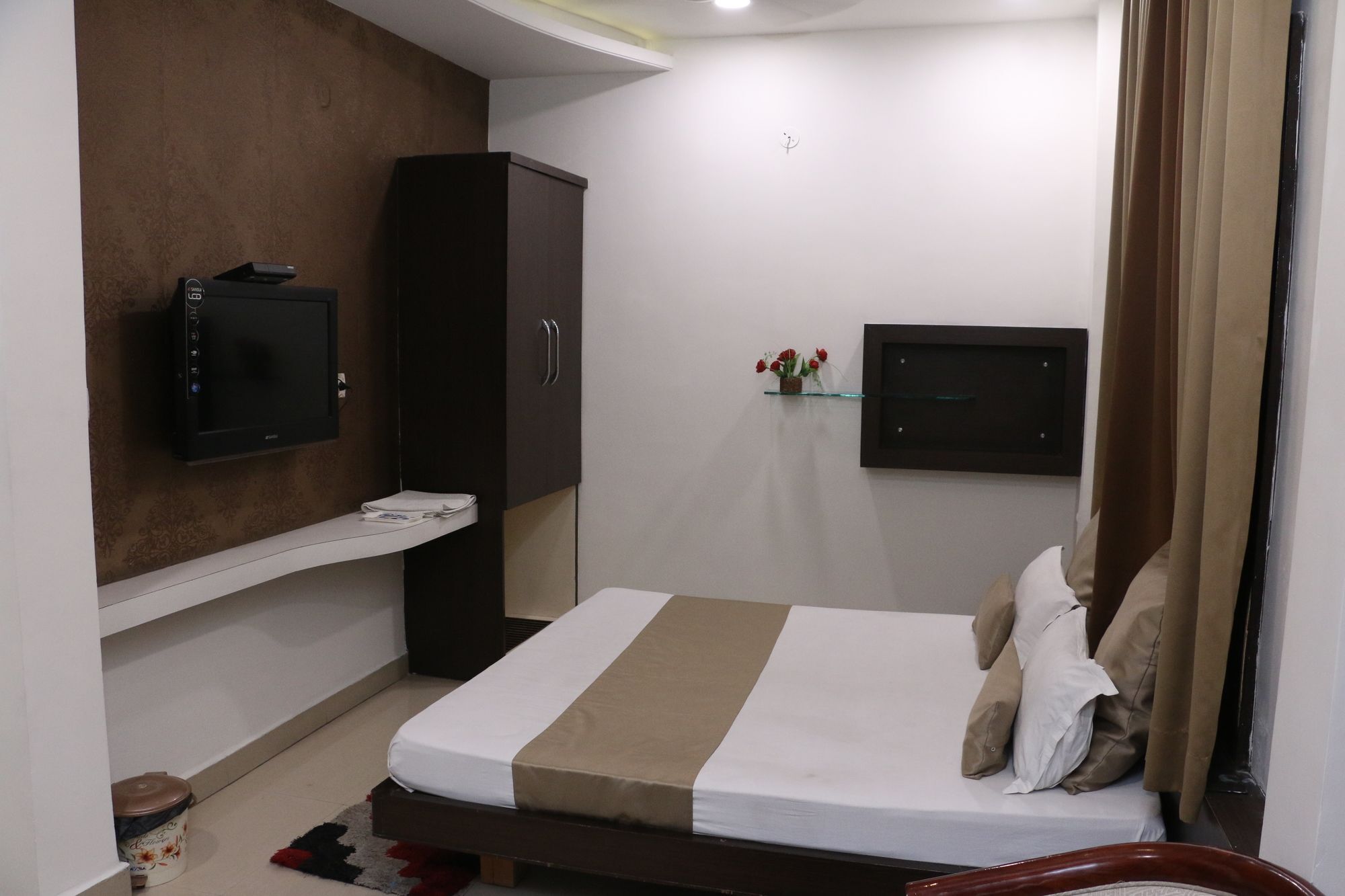 Hotel Shalimar Deluxe Bhopal Exterior photo